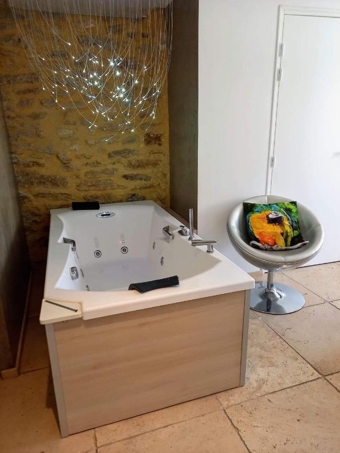 Les Chambres Du Vieux Bistrot Cabrieres-d'Avignon Luaran gambar