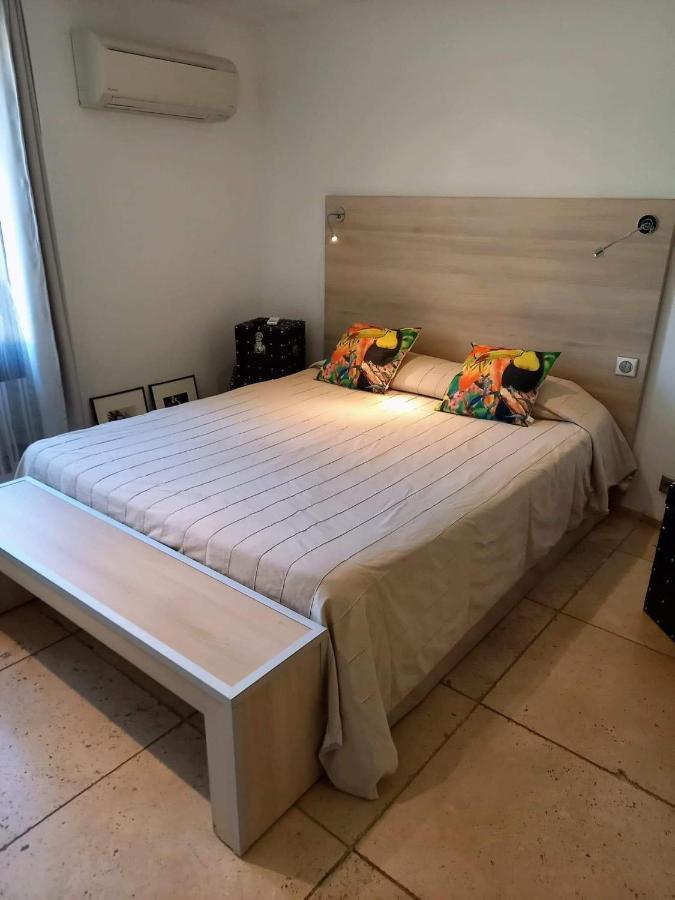 Les Chambres Du Vieux Bistrot Cabrieres-d'Avignon Luaran gambar