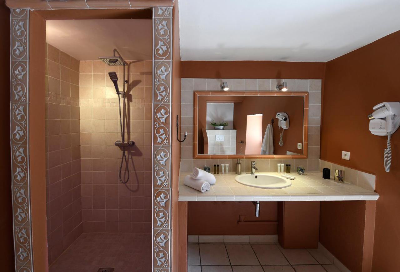 Les Chambres Du Vieux Bistrot Cabrieres-d'Avignon Luaran gambar