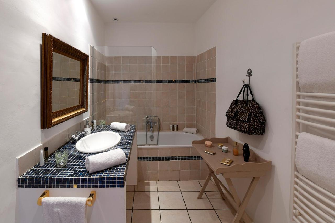 Les Chambres Du Vieux Bistrot Cabrieres-d'Avignon Luaran gambar