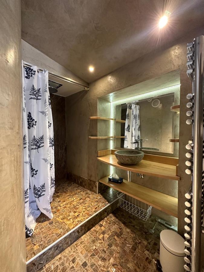 Les Chambres Du Vieux Bistrot Cabrieres-d'Avignon Luaran gambar